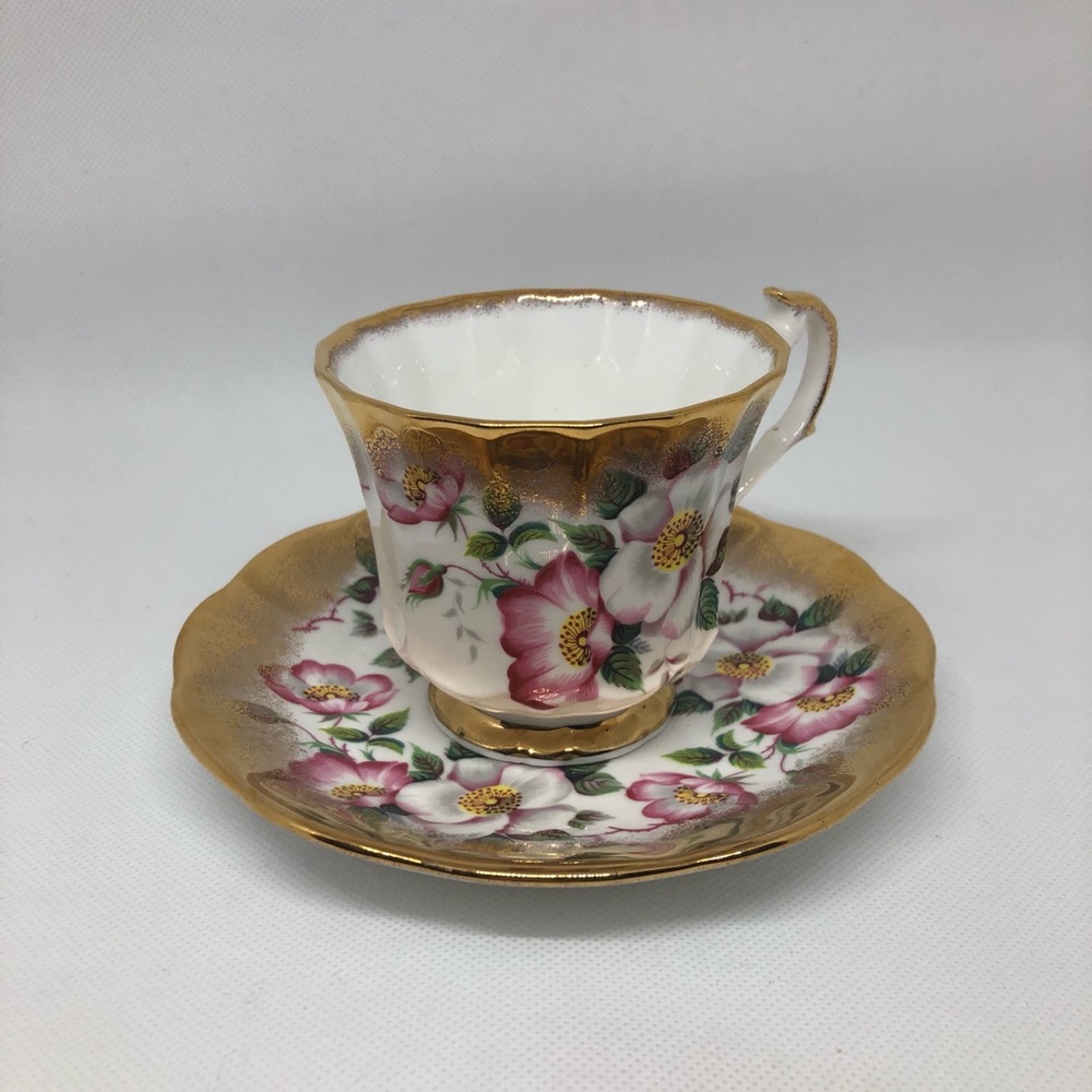 Elizabethan Tea Cup&Saucer Fine Bone China England